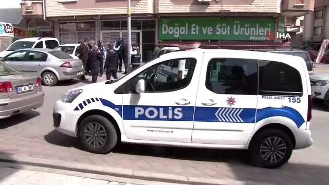Keçiören'de Zabıta ekipleri kaçak dezenfektan deposuna baskın yaptı 3 ton dezenfektan madde ele... Keçiören'de Zabıta ekipleri kaçak dezenfektan deposuna baskın yaptı 3 ton dezenfektan madde ele...