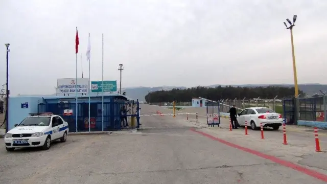KKTC'den gelen öğrenci ve tır şoförleri karantina altına alındı KKTC'den gelen öğrenci ve tır şoförleri karantina altına alındı