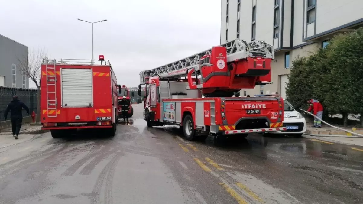 Kocaeli'de kompozit fabrikasında yangın