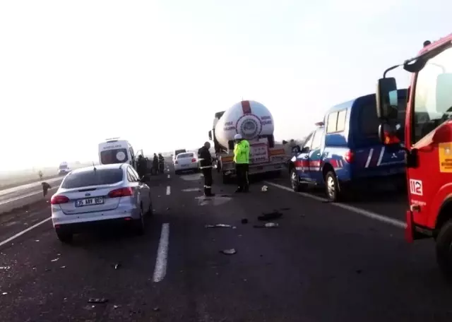 Konya'da LPG tankeri ile otomobil çarpıştı: 4 yaralı Konya'da LPG tankeri ile otomobil çarpıştı: 4 yaralı