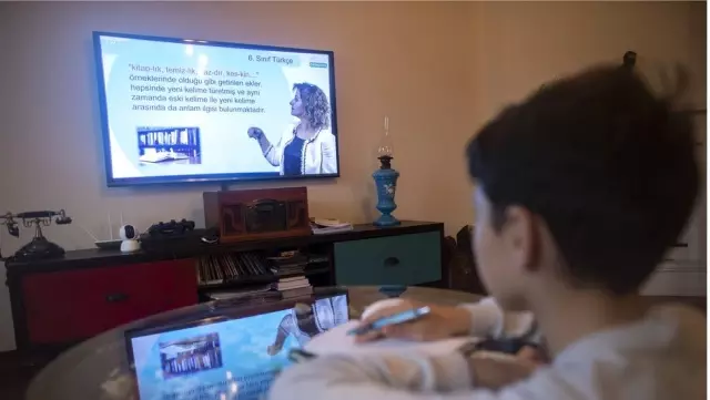 Koronavirüs: Uzaktan eğitim, Türkiye'de özel okulları ve çalışanlarını nasıl etkiliyor? Koronavirüs: Uzaktan eğitim, Türkiye'de özel okulları ve çalışanlarını nasıl etkiliyor?