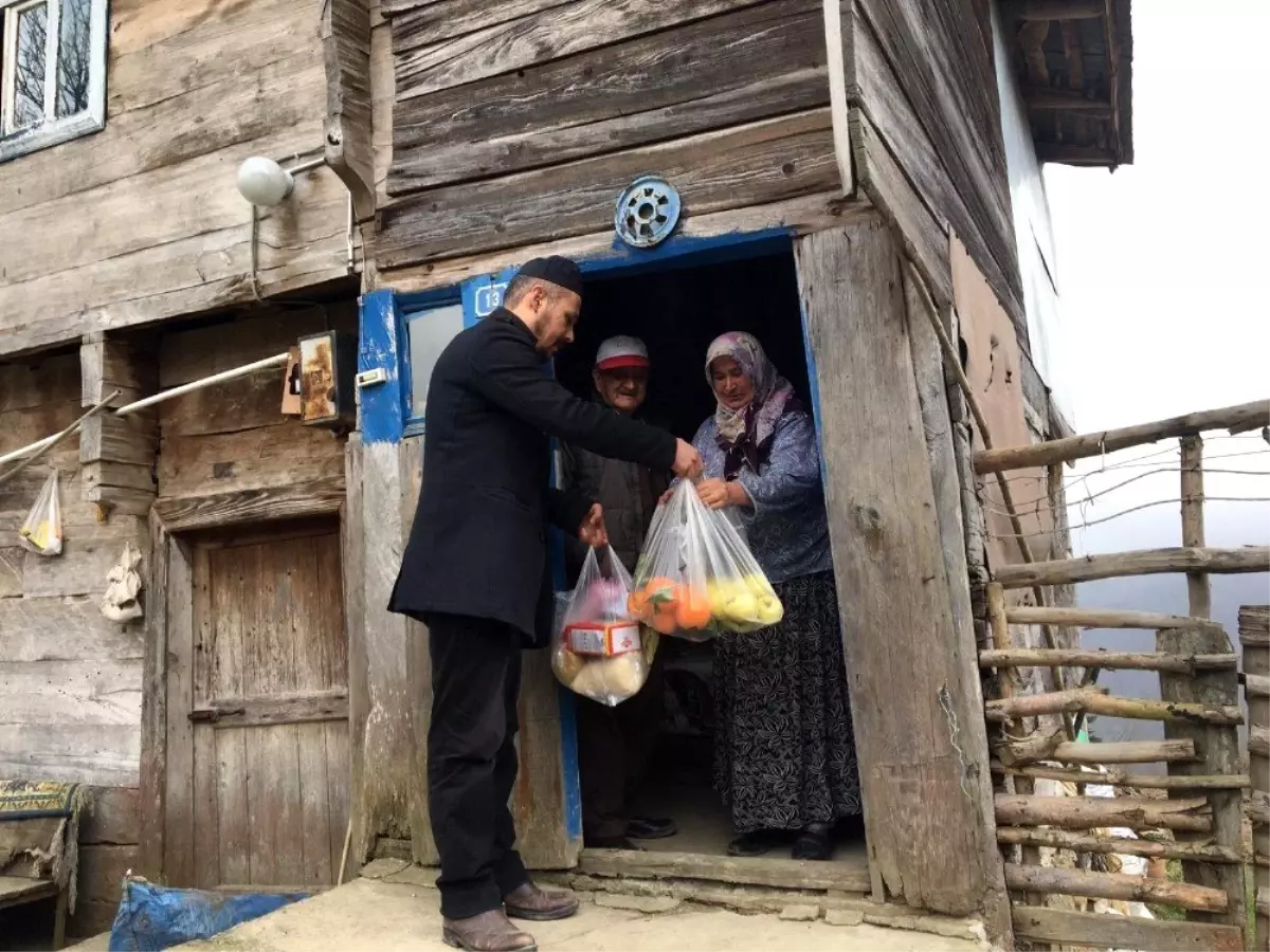 Köydeki yaşlıların ihtiyaçları muhtar ve imamlar tarafından karşılanıyor