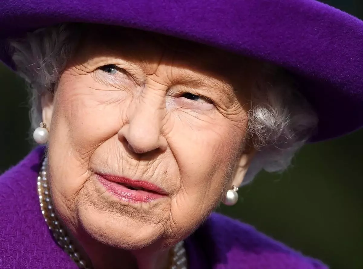 Kraliçe Elizabeth, Boris Johnson ile görüştü