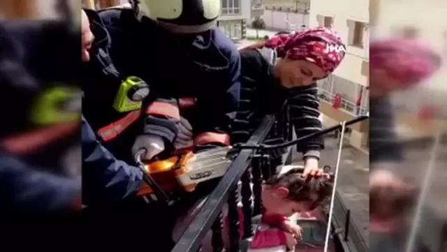 Küçük kızı can sıkıntısı zor duruma düşürdü Küçük kızı can sıkıntısı zor duruma düşürdü