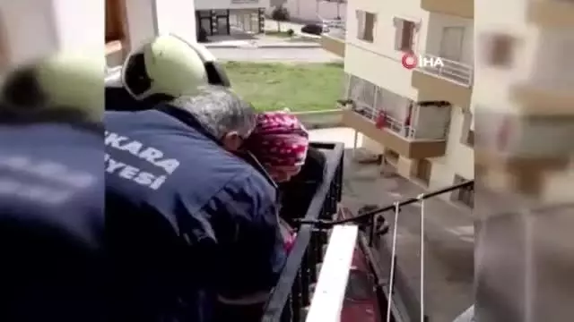 Küçük kızı can sıkıntısı zor duruma düşürdü Küçük kızı can sıkıntısı zor duruma düşürdü