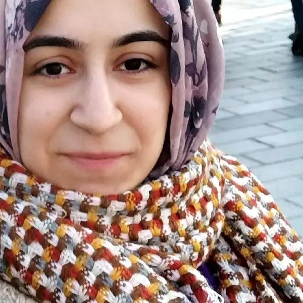 Liseli Ayşegül'den 8 gündür haber alınamıyor Liseli Ayşegül'den 8 gündür haber alınamıyor