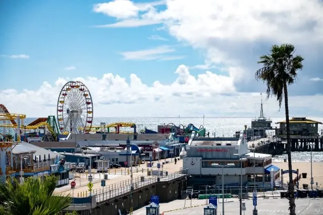 Los Angeles'ın renkli sokakları ıssız kaldı Los Angeles'ın renkli sokakları ıssız kaldı