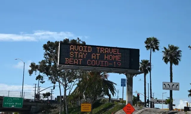 Los Angeles'ın renkli sokakları korona salgını nedeniyle ıssız kaldı