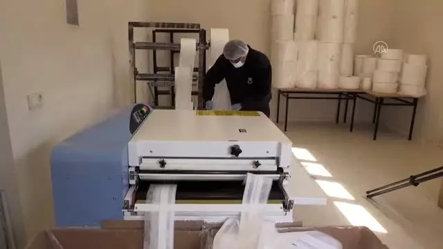 Mahkumlar günlük 20 bin maske üretiyor Mahkumlar günlük 20 bin maske üretiyor