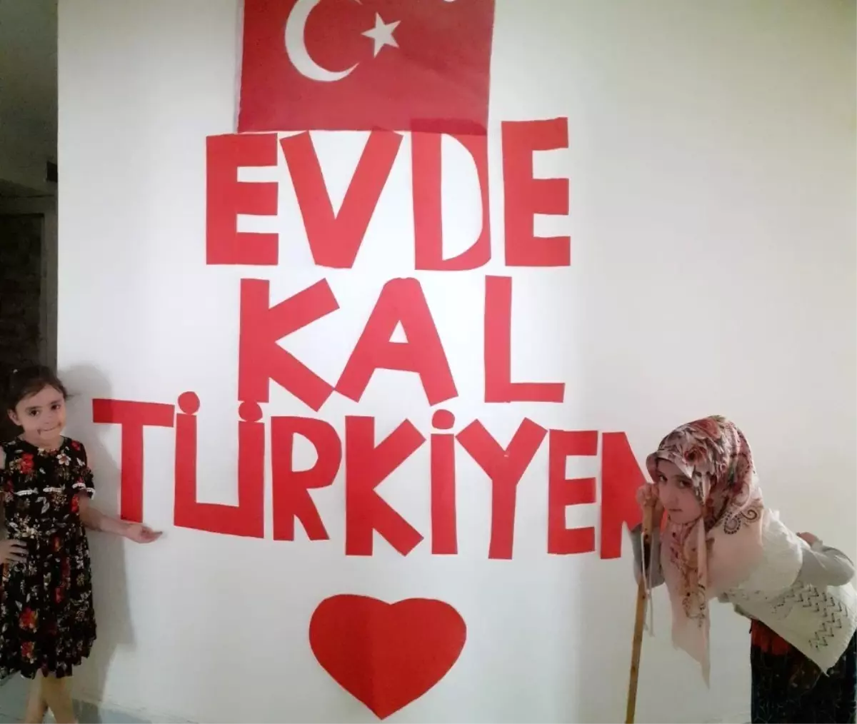 Miniklerden 'Evde Kal' çağrısı