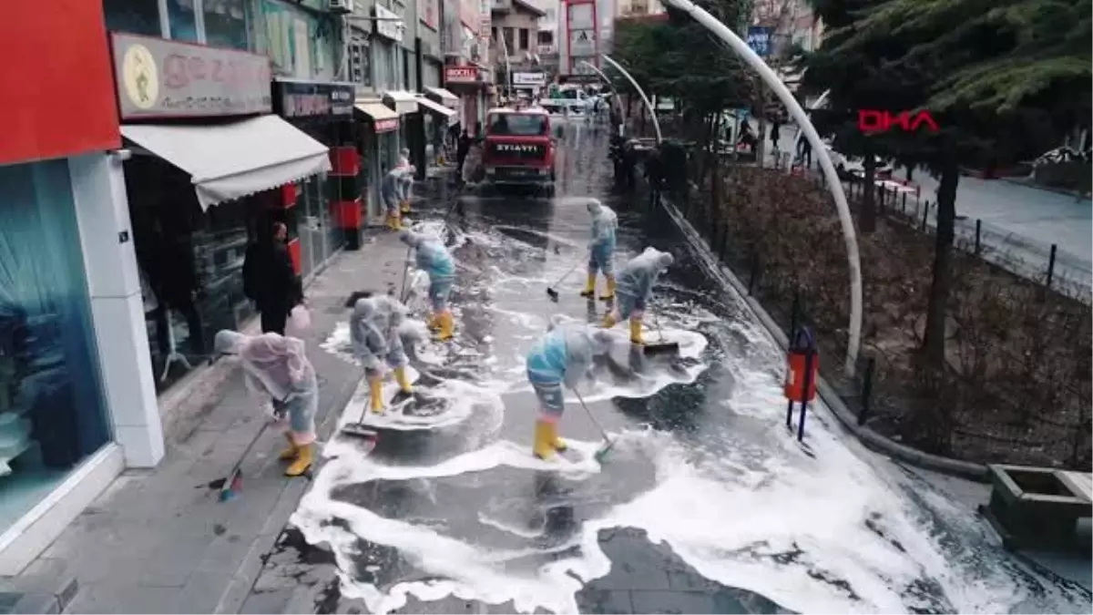 Niğde’de cadde ve kaldırımlar dezenfekte ediliyor