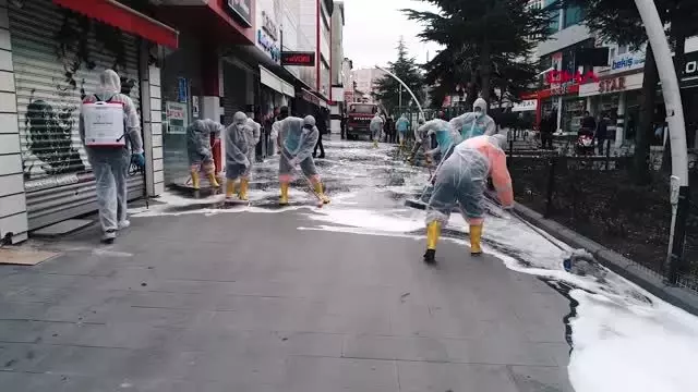 Niğde'de cadde ve kaldırımlar dezenfekte ediliyor Niğde'de cadde ve kaldırımlar dezenfekte ediliyor