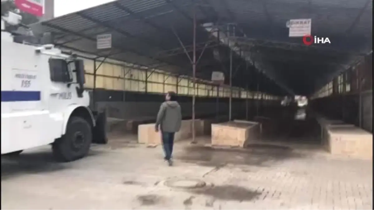 Pazar yerinin dezenfektesini TOMA yaptı