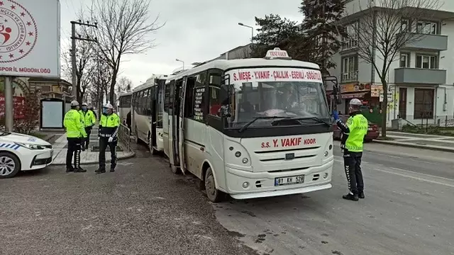 Polis otobüs ve minibüs sürücülerine göz açtırmıyor Polis otobüs ve minibüs sürücülerine göz açtırmıyor