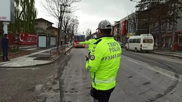 Polis otobüs ve minibüs sürücülerine göz açtırmıyor Polis otobüs ve minibüs sürücülerine göz açtırmıyor