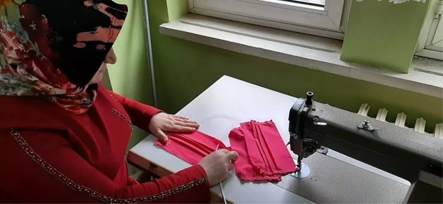 Rengarenk üretilen maskeler Çaykara'da vatandaşa ücretsiz olarak dağıtılacak