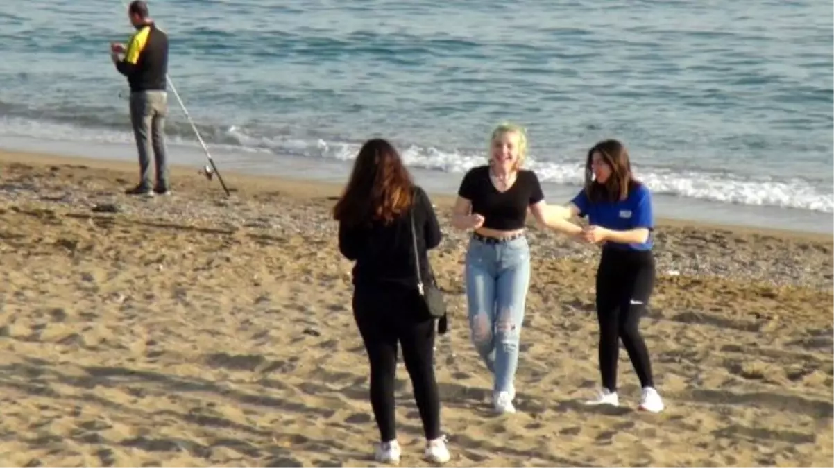 Manavgat sahilinde koronavirüs tedbirlerine uyulmuyor