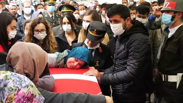 Şehit Uzman Onbaşı Karakaya, son yolculuğuna uğurlandı Şehit Uzman Onbaşı Karakaya, son yolculuğuna uğurlandı