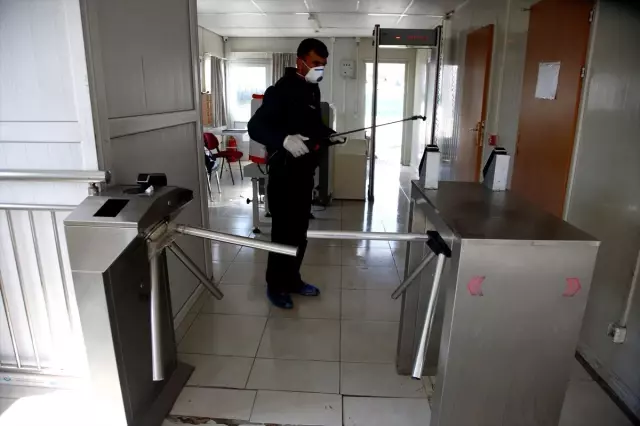 Sığınmacıların kaldığı geçici barınma merkezlerinde Kovid-19 tedbirleri Sığınmacıların kaldığı geçici barınma merkezlerinde Kovid-19 tedbirleri