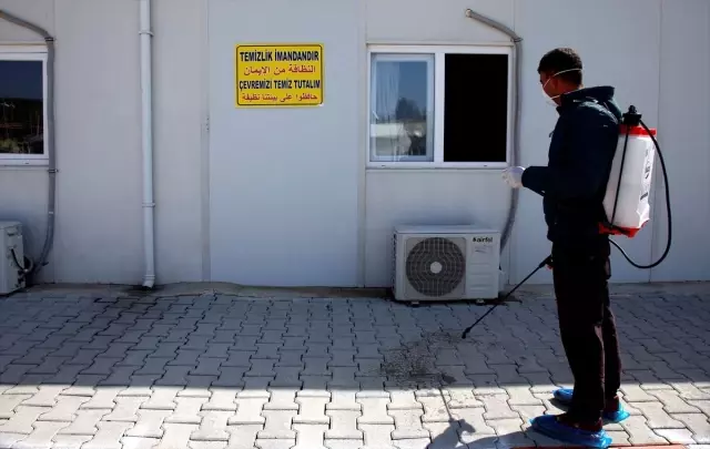 Sığınmacıların kaldığı geçici barınma merkezlerinde Kovid-19 tedbirleri Sığınmacıların kaldığı geçici barınma merkezlerinde Kovid-19 tedbirleri