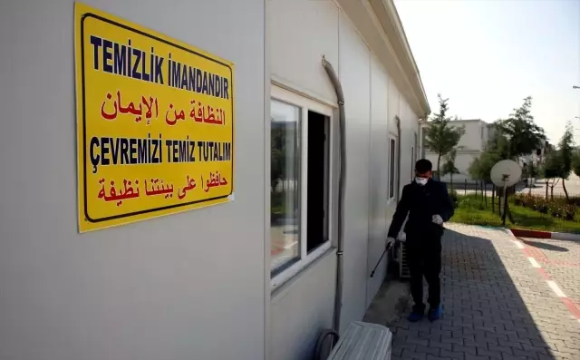 Sığınmacıların kaldığı geçici barınma merkezlerinde Kovid-19 tedbirleri Sığınmacıların kaldığı geçici barınma merkezlerinde Kovid-19 tedbirleri