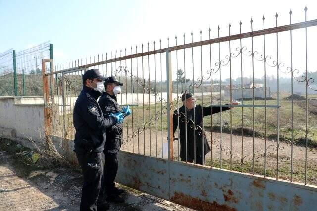 Sivas'ta 93 yaşındaki dede mahsur kalınca imdadına polis yetişti