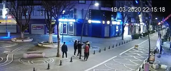 Sokaktaki el dezenfektanlarına zarar veren 5 çocuk serbest Sokaktaki el dezenfektanlarına zarar veren 5 çocuk serbest