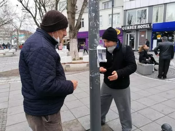 Sokaktaki el dezenfektanlarına zarar veren 5 çocuk serbest Sokaktaki el dezenfektanlarına zarar veren 5 çocuk serbest