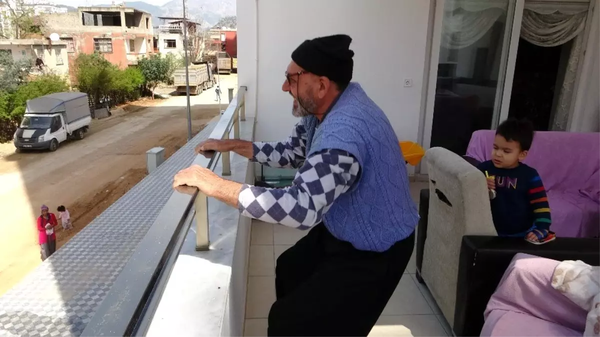 Sporunu evde yapıyor, akranlarına da