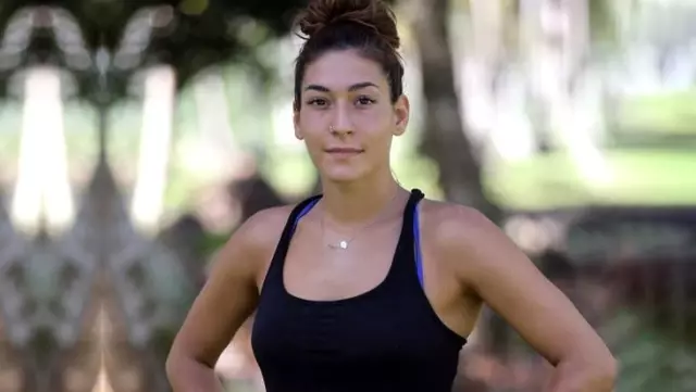 Survivor Berna Canbeldek iç çamaşırlı karantina pozuyla dikkat çekti Survivor Berna Canbeldek iç çamaşırlı karantina pozuyla dikkat çekti