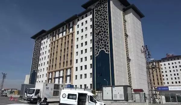 Umreden dönenlerin karantinada 12'nci günü Umreden dönenlerin karantinada 12'nci günü