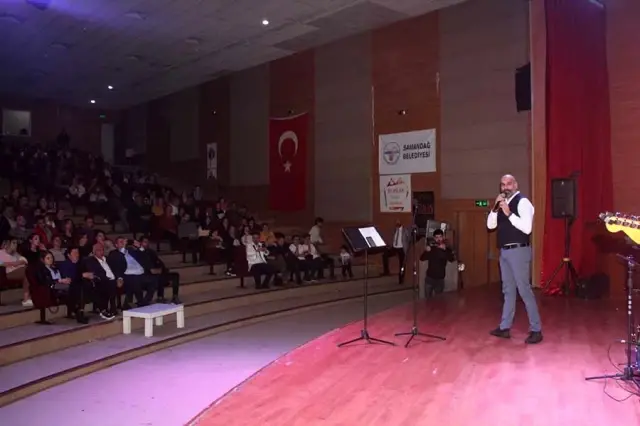 Ünlü sanatçı Dodan ihtiyaç sahipleri yararına konser verdi Ünlü sanatçı Dodan ihtiyaç sahipleri yararına konser verdi
