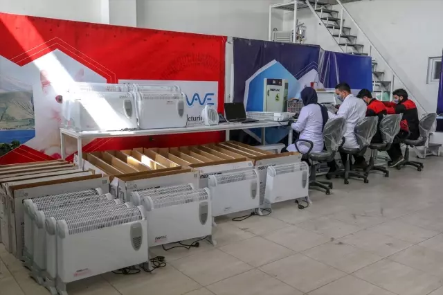 Van'da üretilen ve havadaki virüsleri öldüren cihaz için talep patlaması yaşanıyor Van'da üretilen ve havadaki virüsleri öldüren cihaz için talep patlaması yaşanıyor