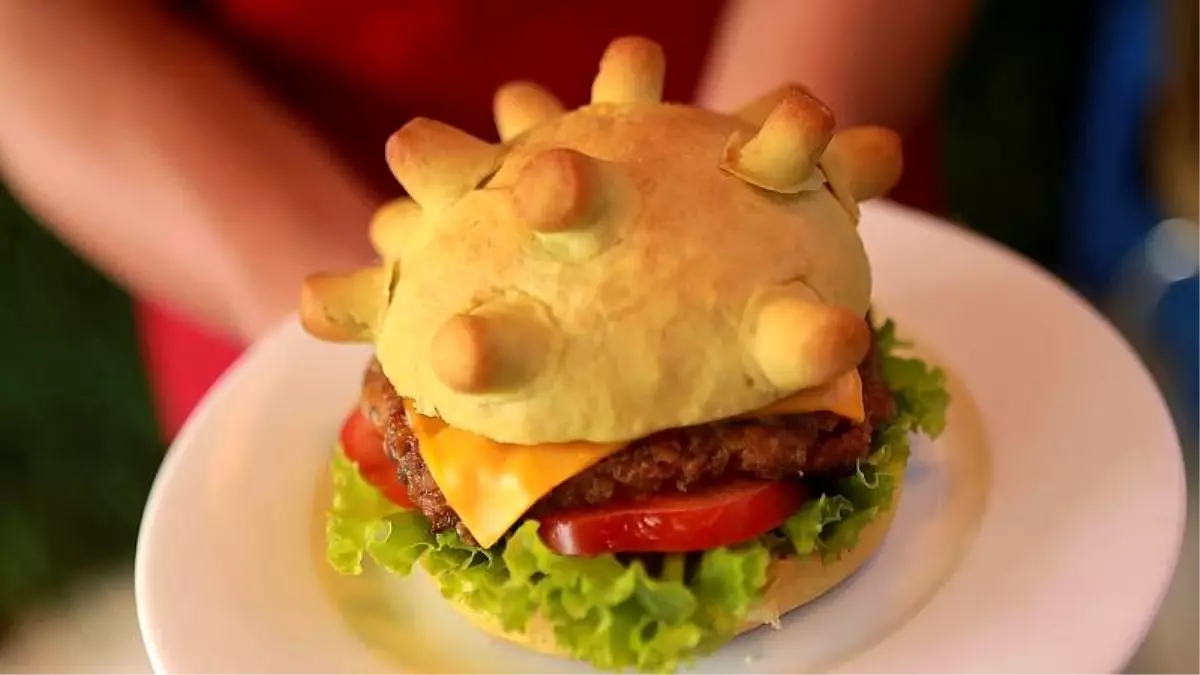 Vietnamlı lokanta sahibi, koronavirüs şeklinde hamburger ekmeği yaparak müşteri çekmeye çalışıyor