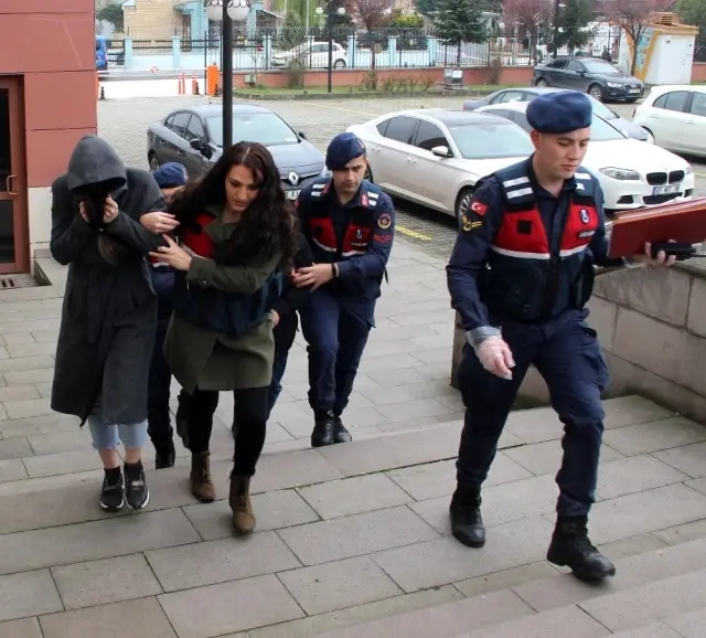 Yağmur Aşık Düzce'de adliyeye çıkarıldı Yağmur Aşık Düzce'de adliyeye çıkarıldı