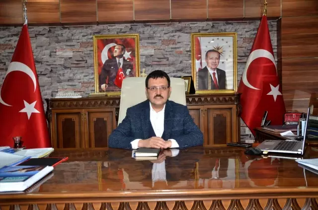 Yüksekova'da zorunlu olmadıkça dışarı çıkan vatandaşlara yaptırım uygulanacak Yüksekova'da zorunlu olmadıkça dışarı çıkan vatandaşlara yaptırım uygulanacak