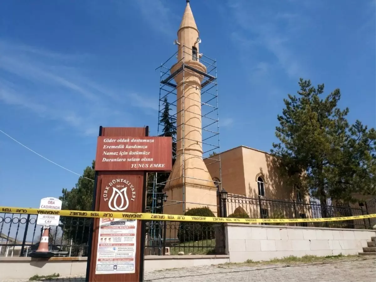 Yunus Emre türbesine Korona kilidi