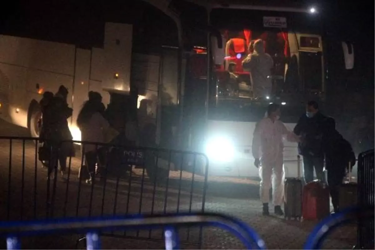 Yurt dışından gelen Türk vatandaşları Bolu'da yurda yerleştirildi (3)
