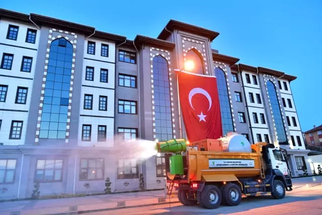 Ankara Mamak Belediyesi, koronavirüse karşı Kovid-19 SAVAR'la sokakları dezenfekte ediyor Ankara Mamak Belediyesi, koronavirüse karşı Kovid-19 SAVAR'la sokakları dezenfekte ediyor