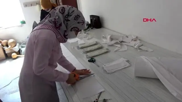ANTALYA Öğretmenler, sağlık personeli için maske üretiyor ANTALYA Öğretmenler, sağlık personeli için maske üretiyor