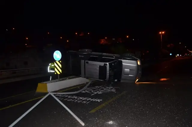 Aydın'da kamyonet devrildi: 2 yaralı Aydın'da kamyonet devrildi: 2 yaralı