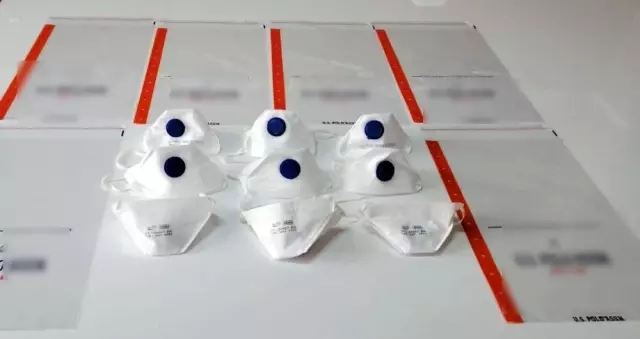 Bursa'da merdiven altı imalathaneye yapılan baskında 10 bin adet maske ele geçirildi Bursa'da merdiven altı imalathaneye yapılan baskında 10 bin adet maske ele geçirildi