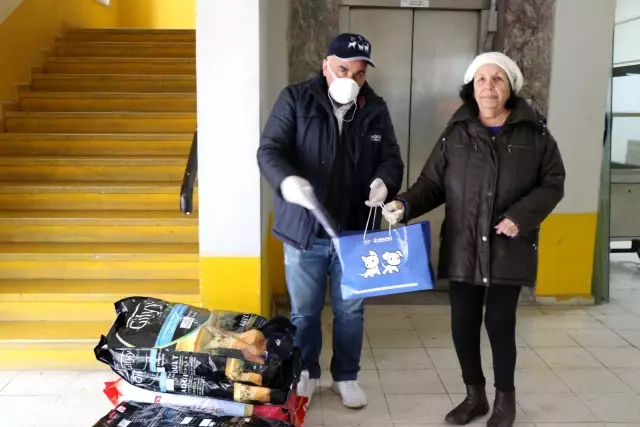 Büyükşehir'den sokak hayvanlarına 3 ton mama takviyesi Büyükşehir'den sokak hayvanlarına 3 ton mama takviyesi