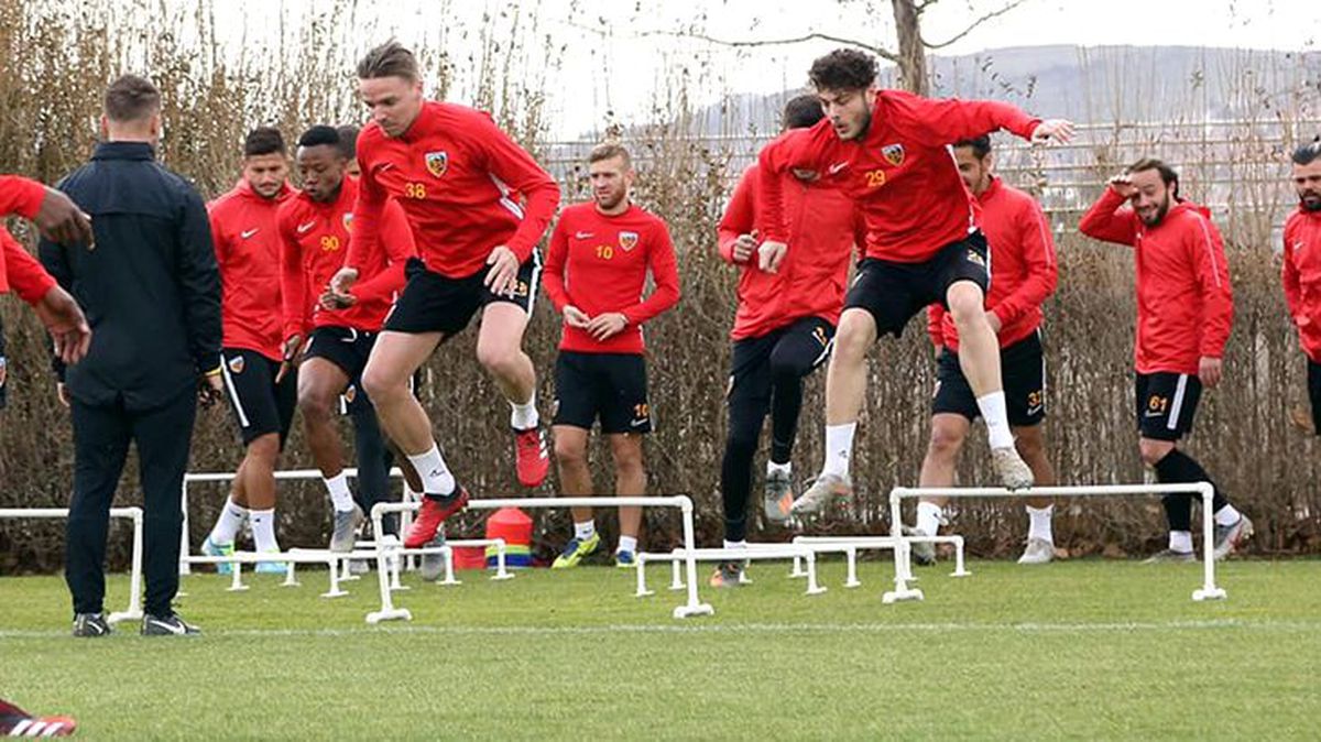 Kayserispor'da bir idari personelde koronavirüs testi sonucu pozitif çıktı