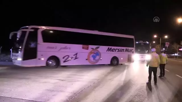 KKTC'den getirilen 170 öğrenci ve 14 tır şoförü, Niğde'de yurda yerleştirildi KKTC'den getirilen 170 öğrenci ve 14 tır şoförü, Niğde'de yurda yerleştirildi