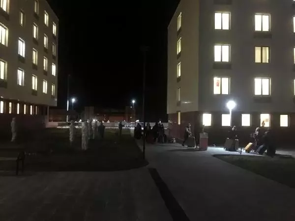 KKTC'den getirilen öğrenciler ve şoförler karantinaya gönderildi (2) KKTC'den getirilen öğrenciler ve şoförler karantinaya gönderildi (2)