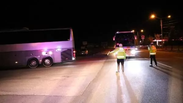 KKTC'den getirilen öğrenciler ve şoförler karantinaya gönderildi (2) KKTC'den getirilen öğrenciler ve şoförler karantinaya gönderildi (2)