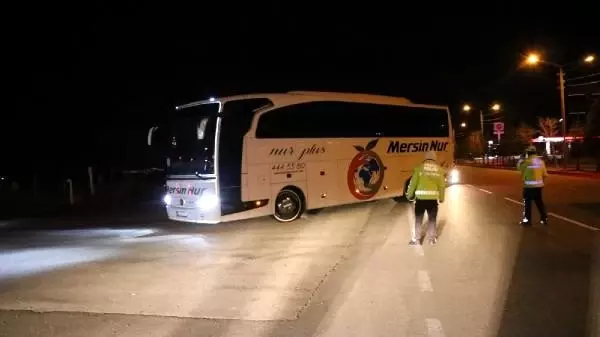 KKTC'den getirilen öğrenciler ve şoförler karantinaya gönderildi (2) KKTC'den getirilen öğrenciler ve şoförler karantinaya gönderildi (2)