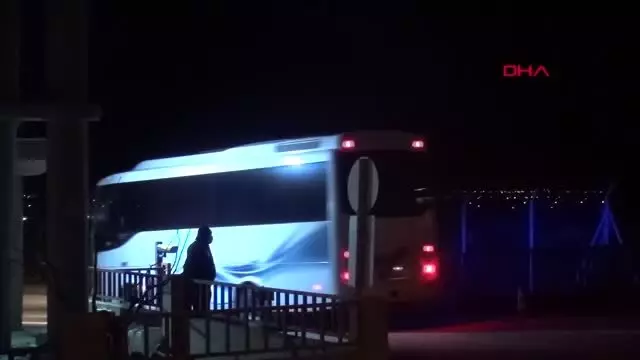 KKTC'den getirilen öğrenciler ve şoförler karantinaya gönderildi KKTC'den getirilen öğrenciler ve şoförler karantinaya gönderildi