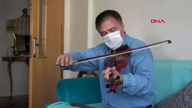 KONYA Müzik aleti çalarak evinde vakit geçiriyor